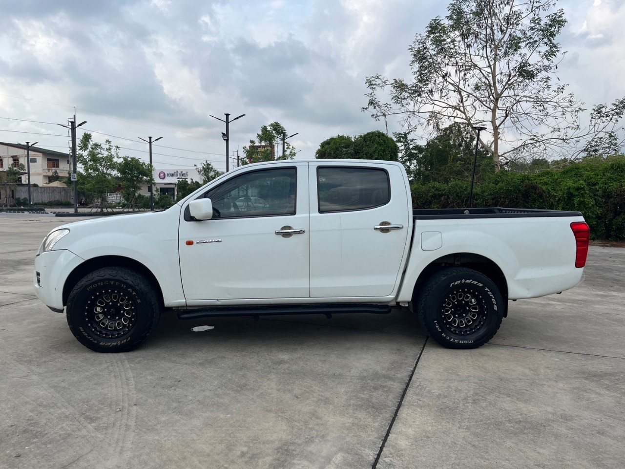 2014 Isuzu D-Max Hi-Lander (4 ประตู) สีขาว