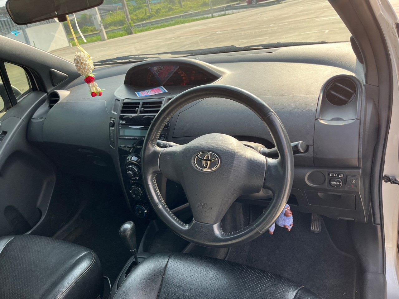 2006 Toyota Yaris สีขาว (รูปที่ 6)