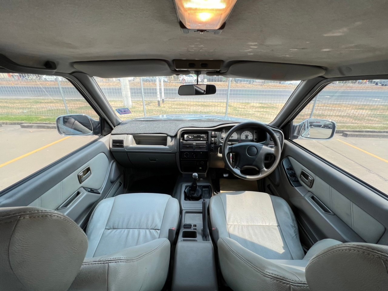 2001 Isuzu DRAGON POWER CAB4 SLX สีเทา (รูปที่ 9)
