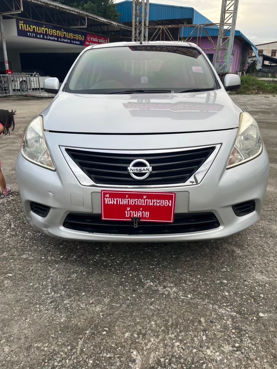 2012 Nissan Almera สีเงิน (รูปที่ 12)