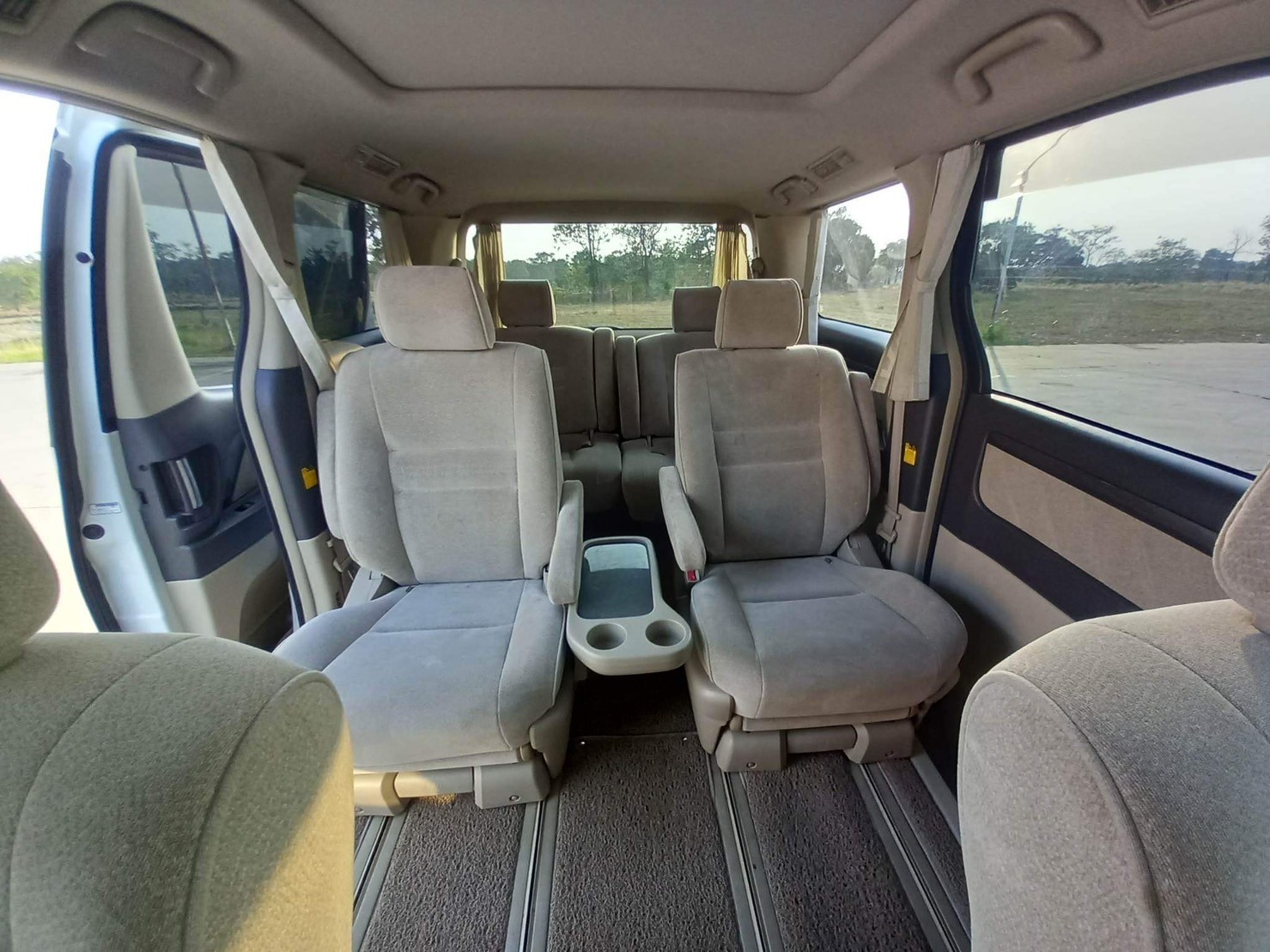 2006 Toyota Alphard สีขาว (รูปที่ 4)