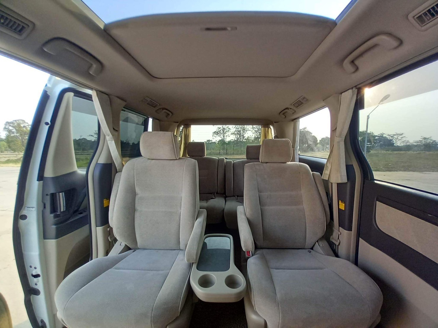 2006 Toyota Alphard สีขาว (รูปที่ 5)