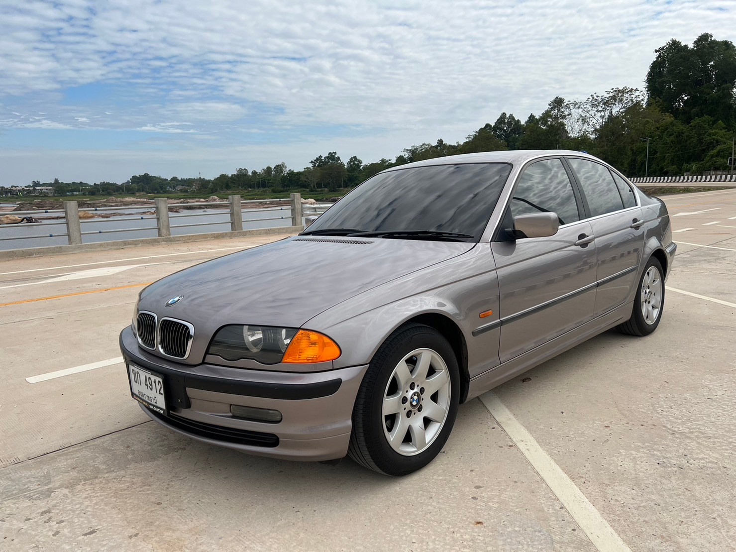 2001 BMW 323i E46 สีเทา (รูปที่ 20)