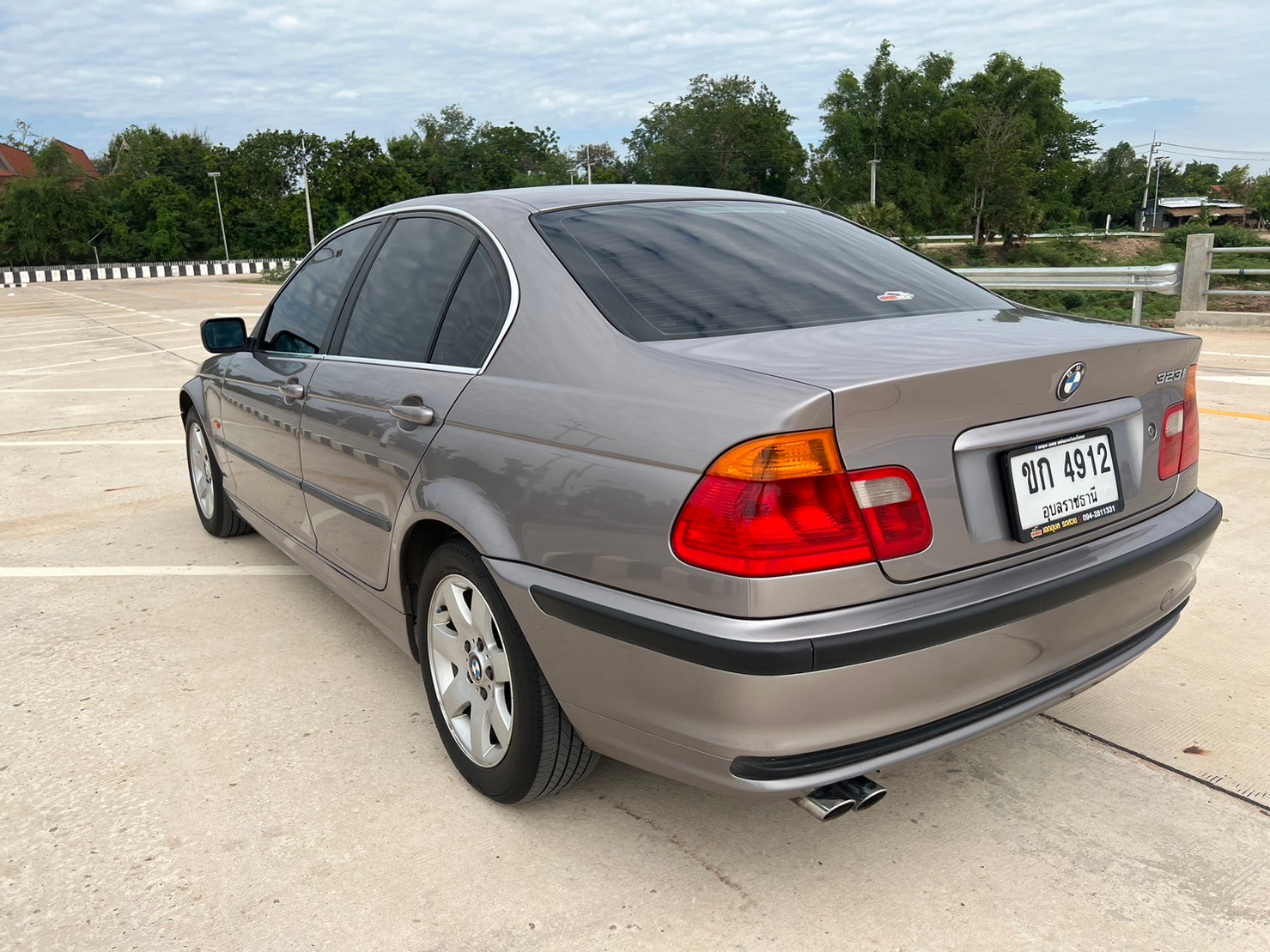 2001 BMW 323i E46 สีเทา (รูปที่ 17)