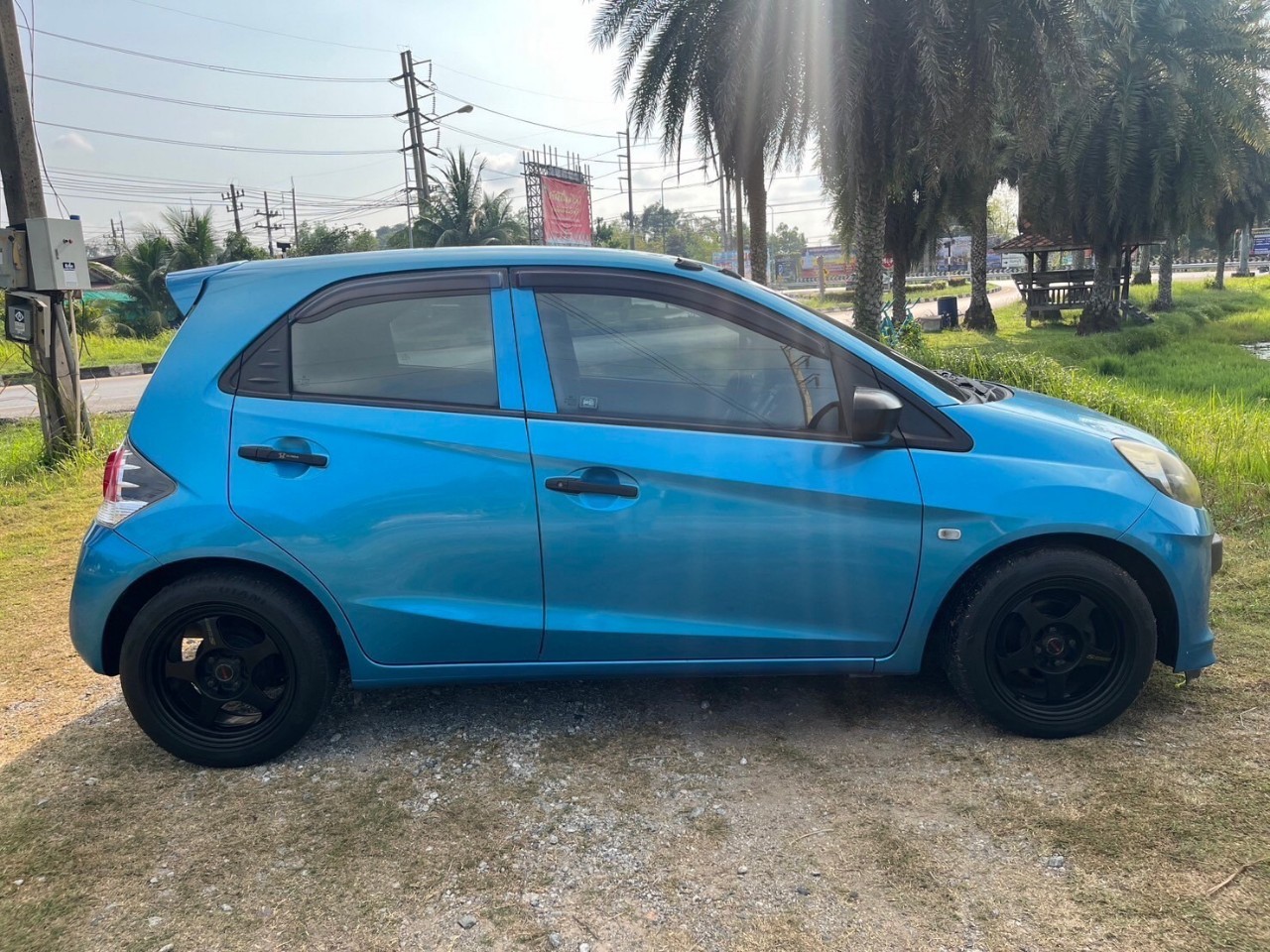 2012 Honda Brio สีน้ำเงิน (รูปที่ 8)