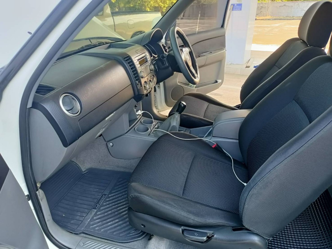 2006 Mazda BT-50 PRO Free Style Cab สีขาว (รูปที่ 10)