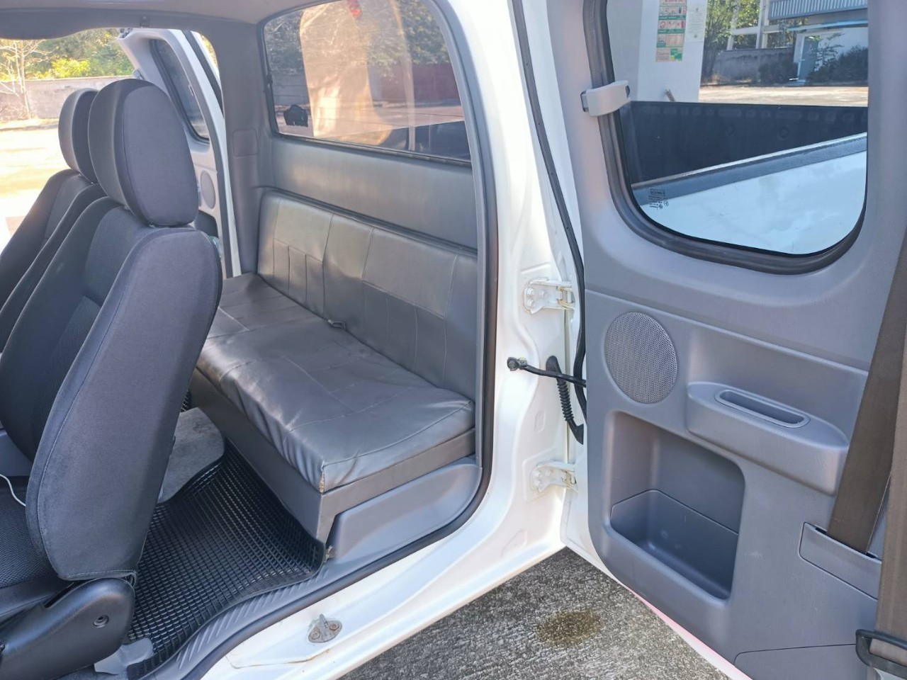 2006 Mazda BT-50 PRO Free Style Cab สีขาว (รูปที่ 8)