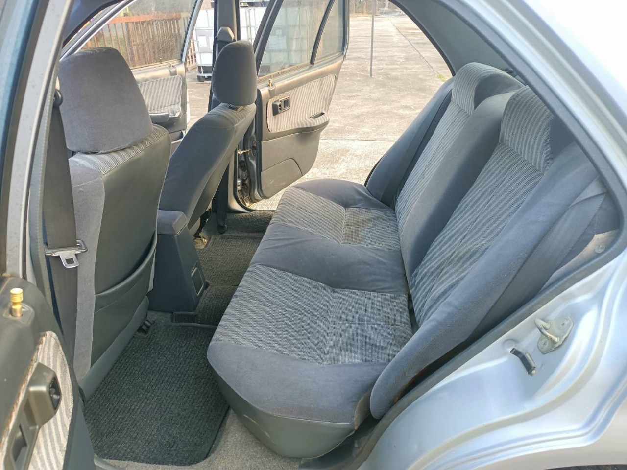 2000 Honda City Type-Z สีเงิน (รูปที่ 2)