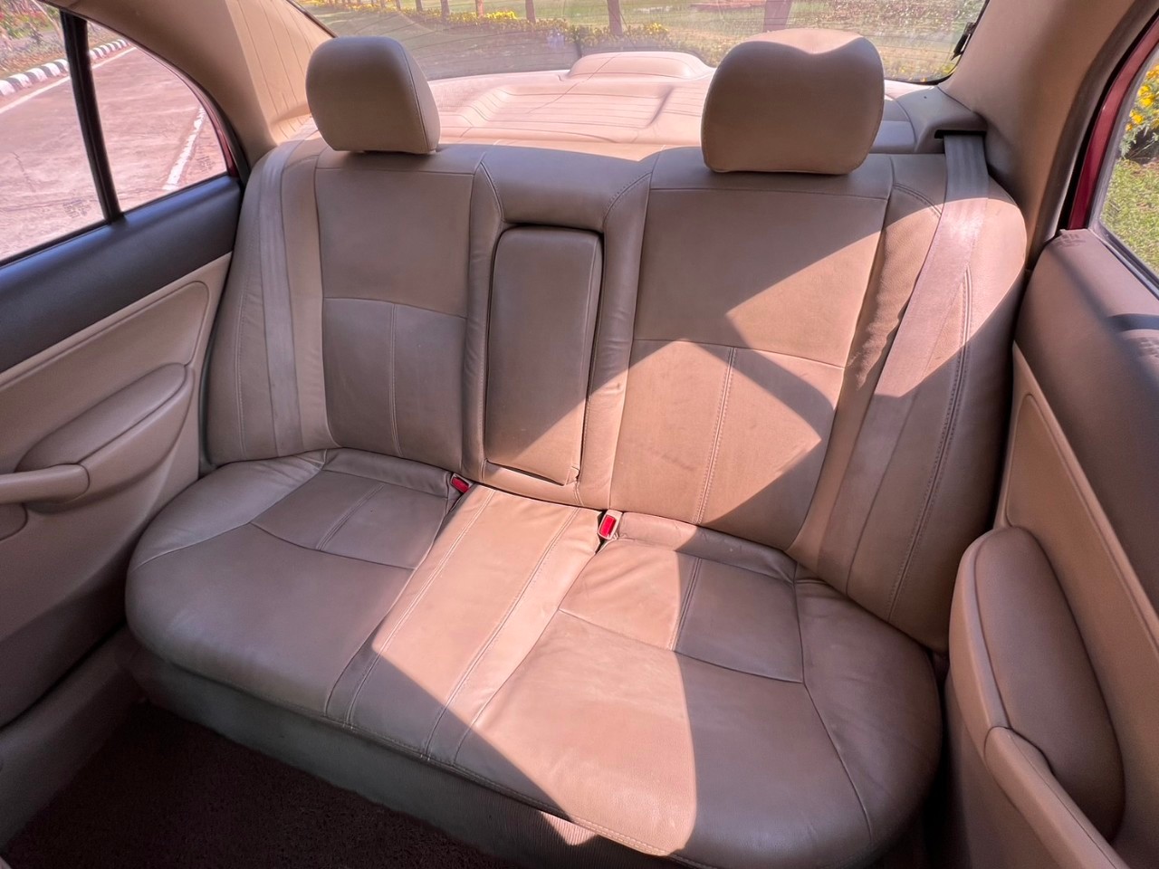 2004 Honda Civic ES (Dimension) สีแดง (รูปที่ 8)
