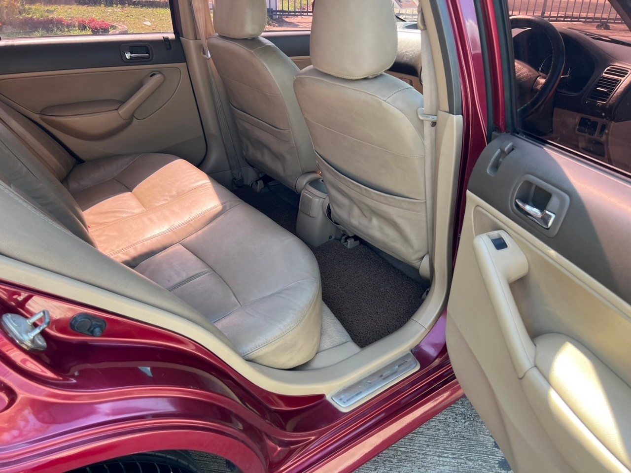 2004 Honda Civic ES (Dimension) สีแดง (รูปที่ 11)