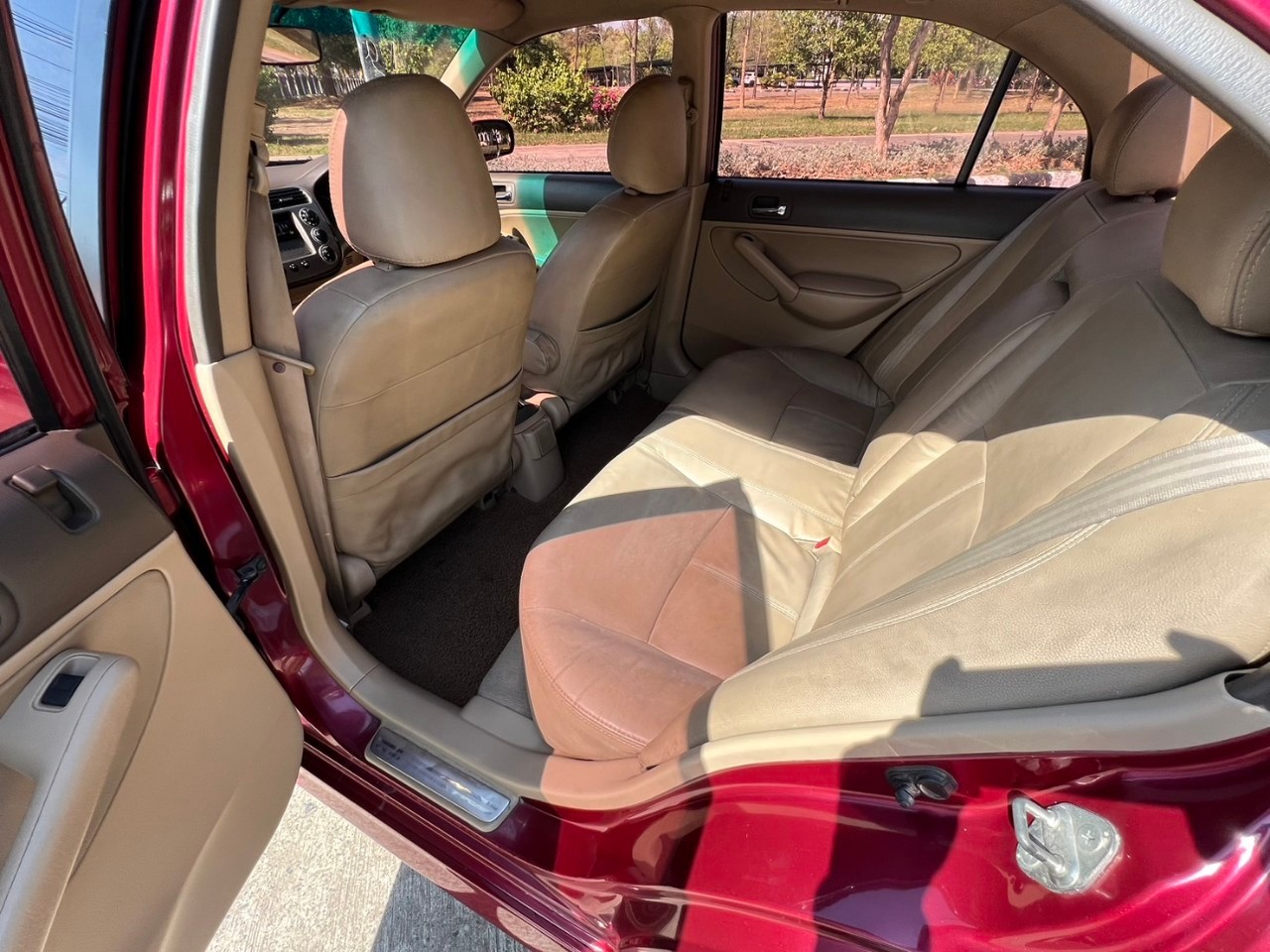 2004 Honda Civic ES (Dimension) สีแดง (รูปที่ 6)