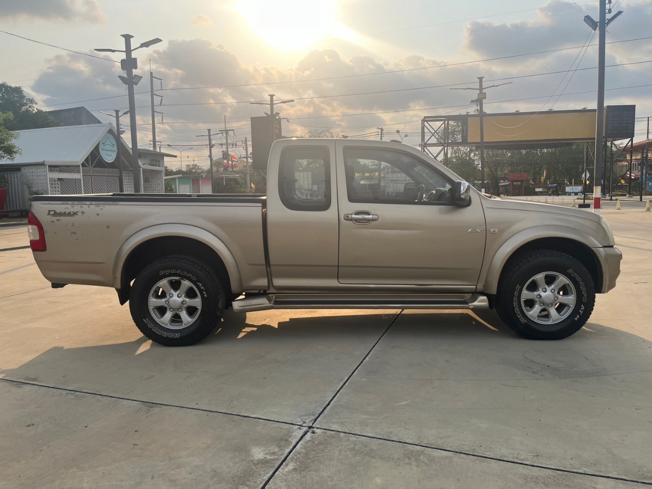 2002 Isuzu D-Max Space Cab สีน้ำตาล