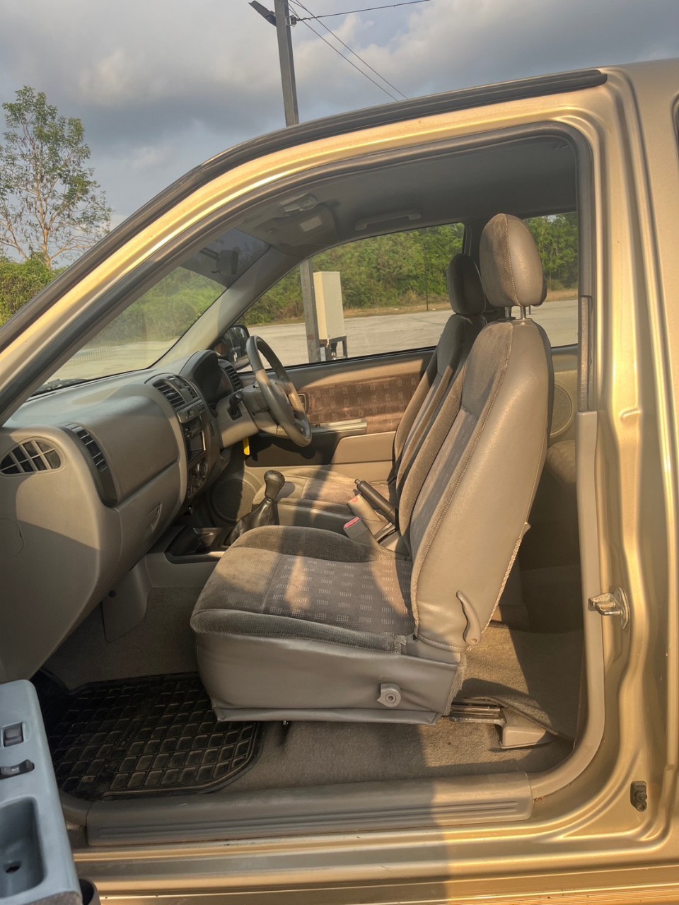 2002 Isuzu D-Max Space Cab สีน้ำตาล (รูปที่ 7)