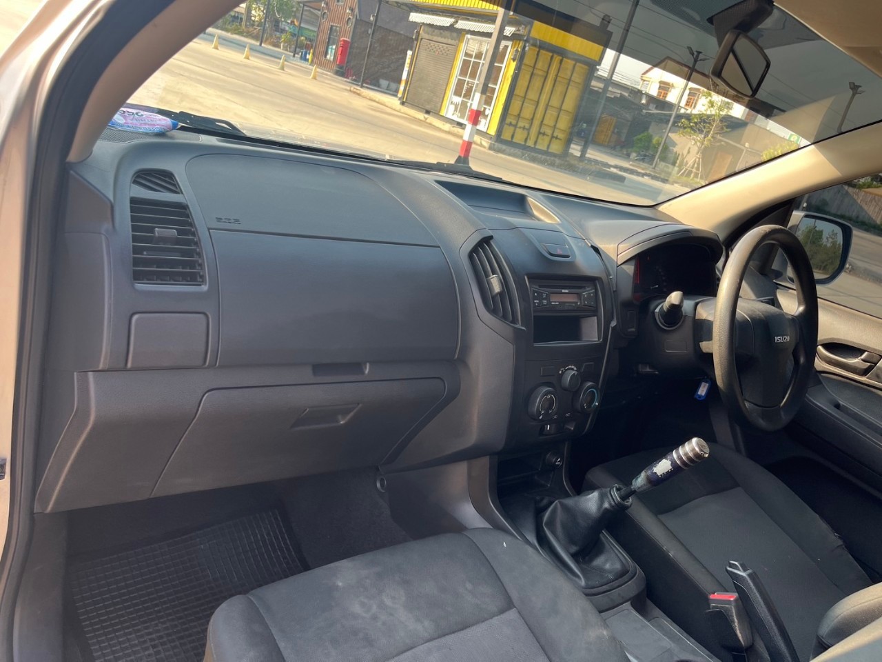 2016 Isuzu D-Max Space Cab สีเงิน (รูปที่ 6)