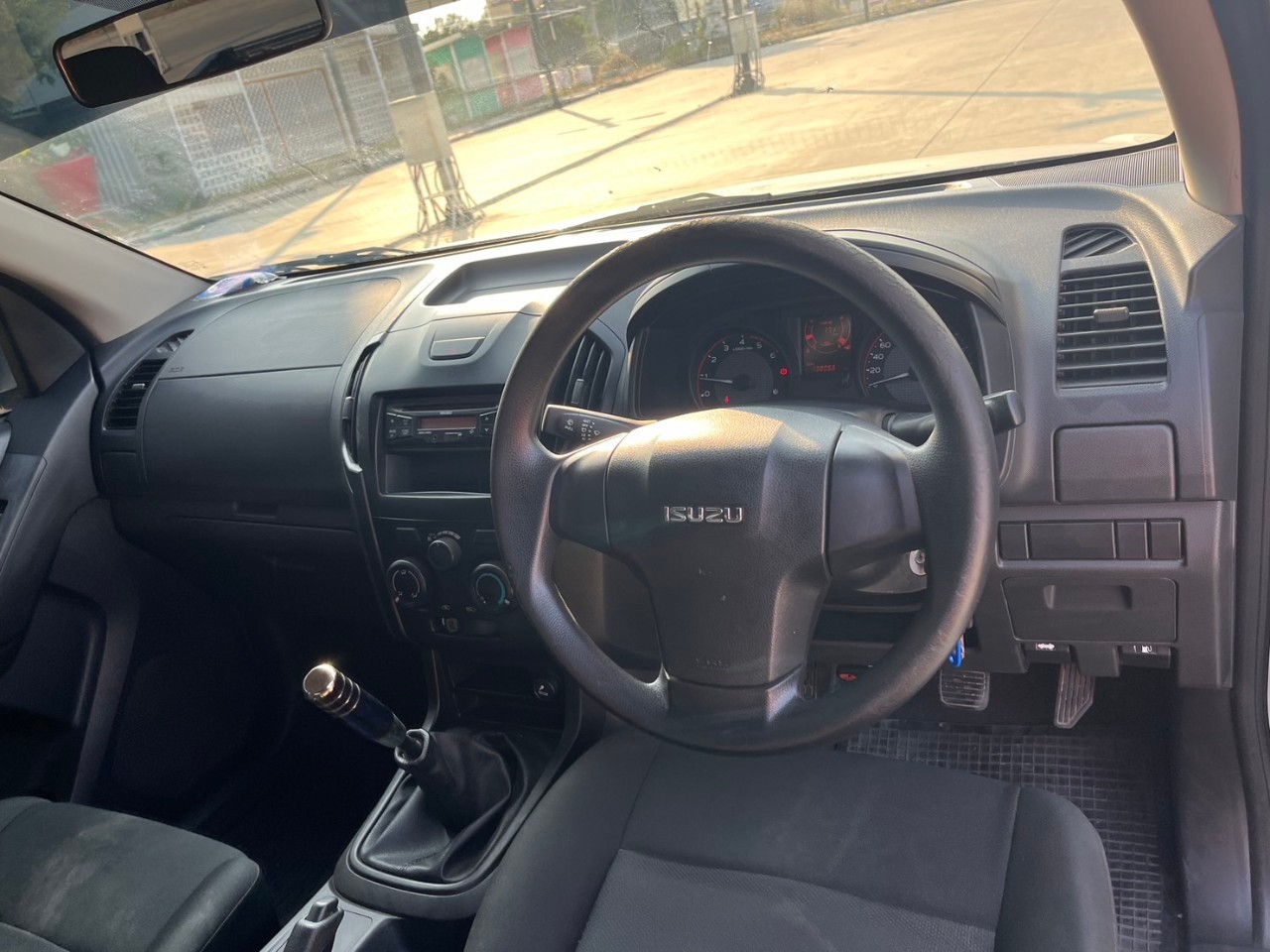 2016 Isuzu D-Max Space Cab สีเงิน (รูปที่ 7)