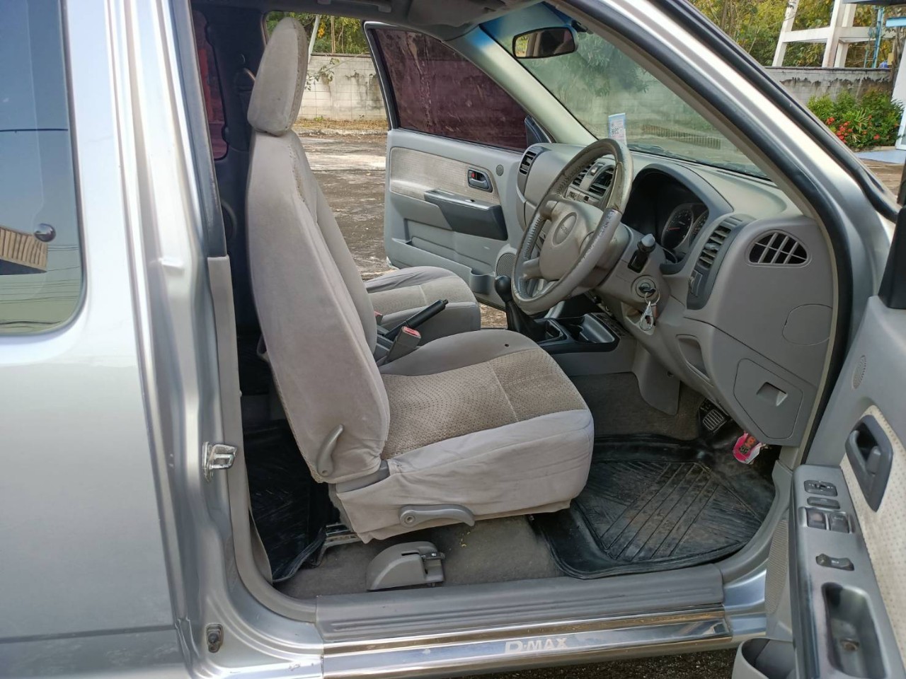 2005 Isuzu D-Max Space Cab สีเงิน (รูปที่ 8)