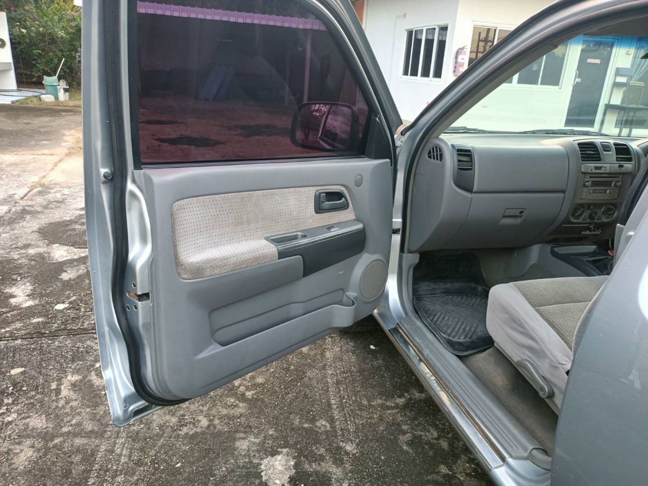 2005 Isuzu D-Max Space Cab สีเงิน