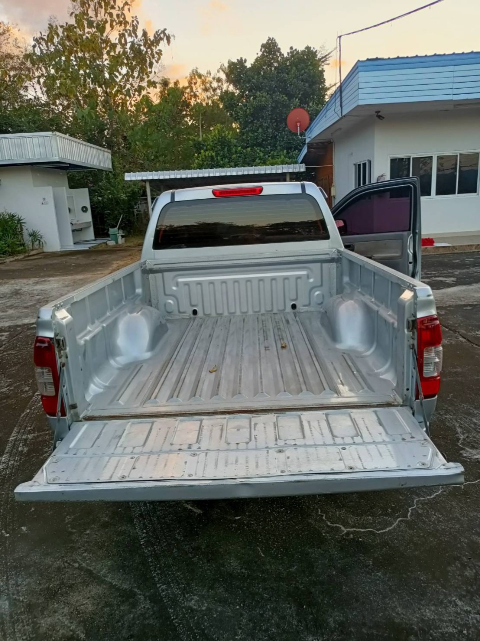 2005 Isuzu D-Max Space Cab สีเงิน