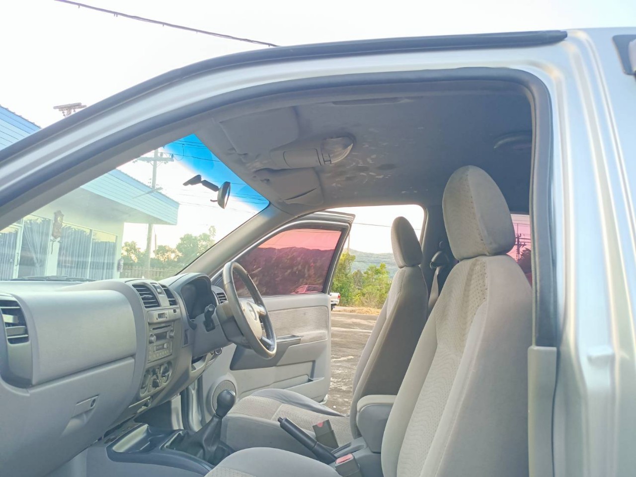 2005 Isuzu D-Max Space Cab สีเงิน (รูปที่ 9)