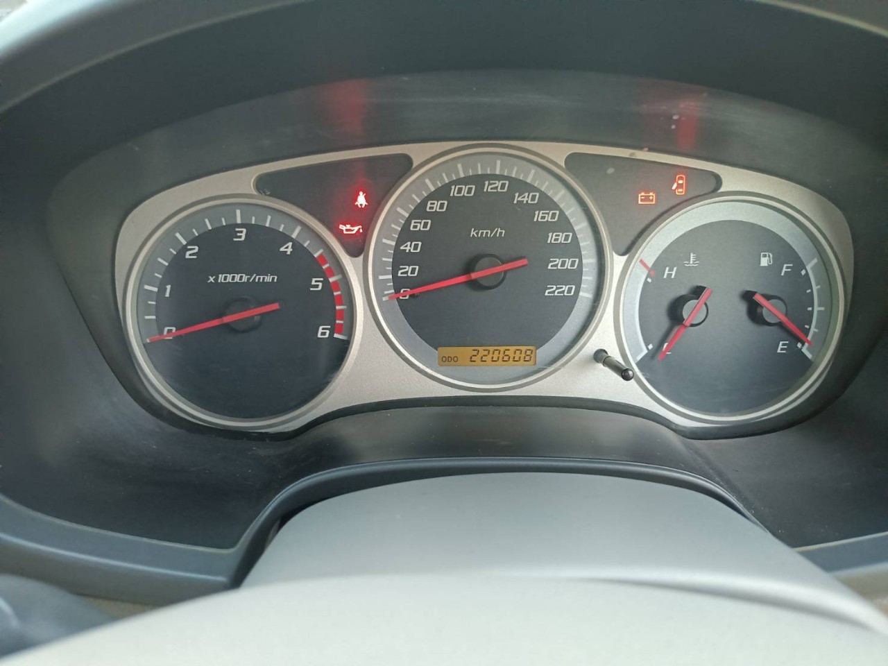 2005 Isuzu D-Max Space Cab สีเงิน (รูปที่ 11)