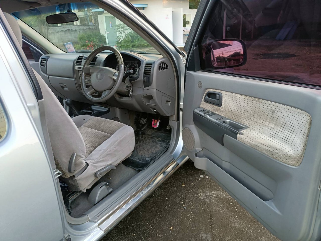 2005 Isuzu D-Max Space Cab สีเงิน