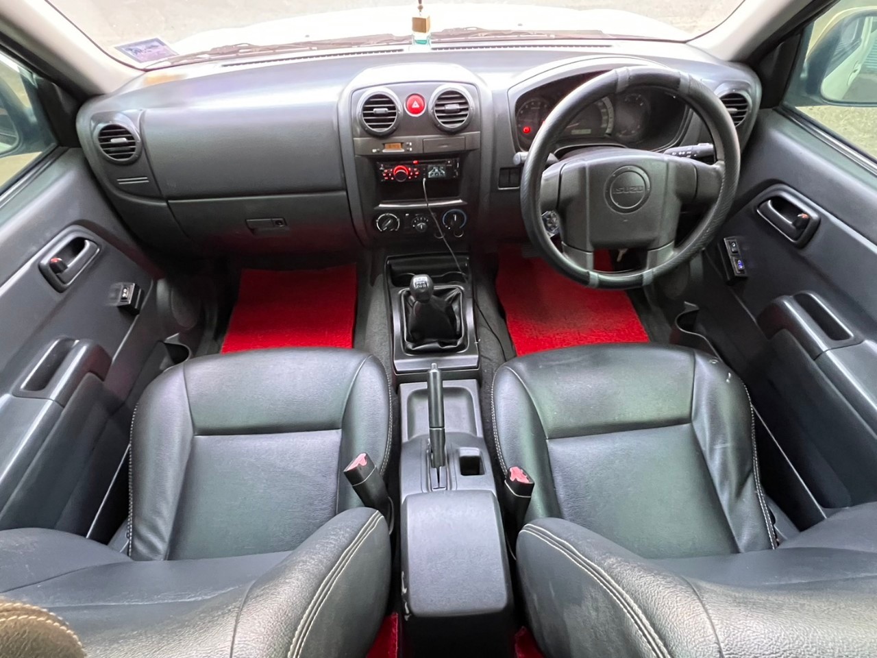 2011 Isuzu D-Max Space Cab สีขาว (รูปที่ 4)