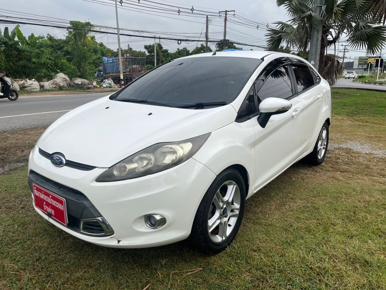 2012 Ford Fiesta สีขาว (รูปที่ 16)