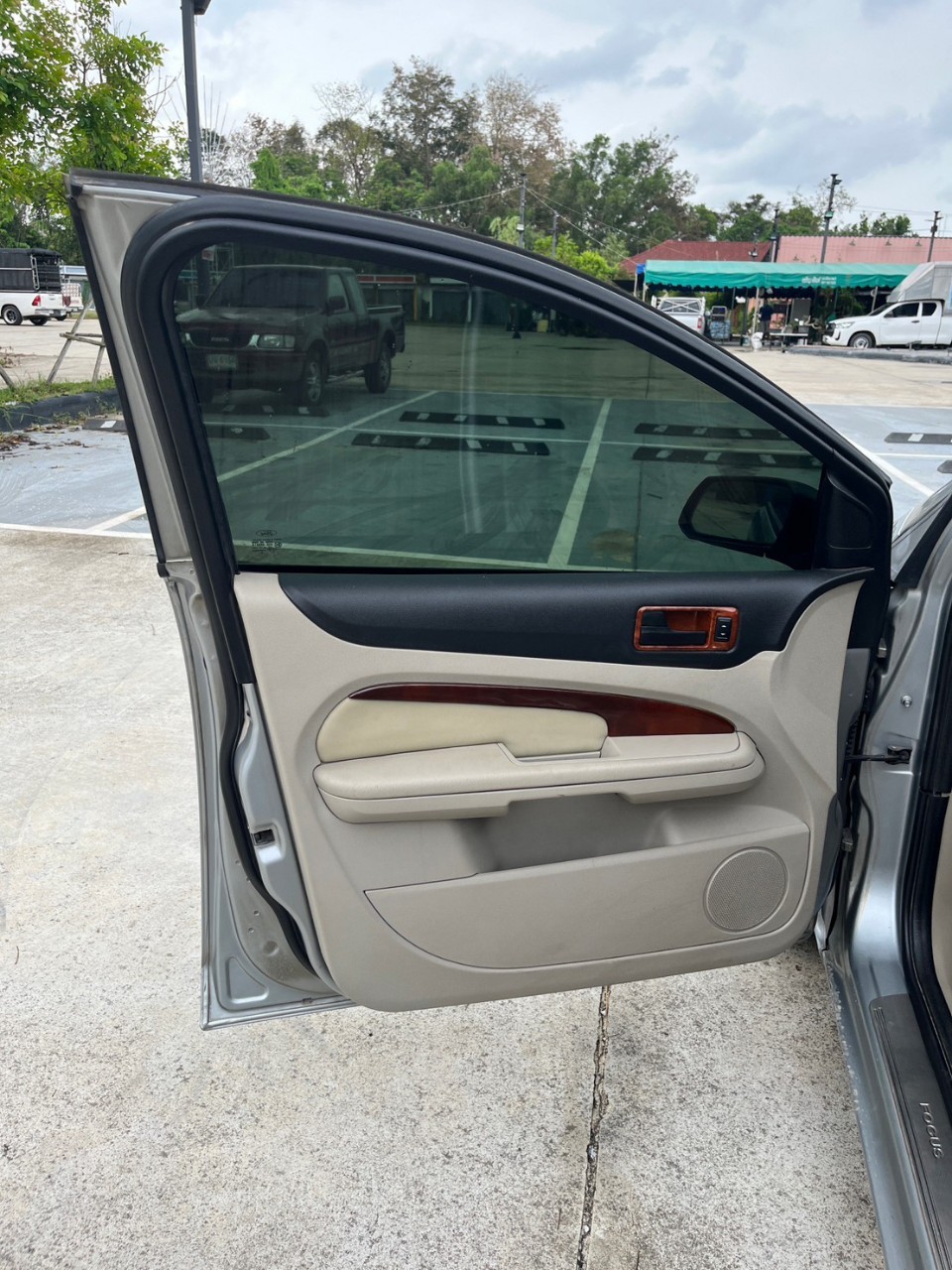 2006 Ford Focus สีเทา (รูปที่ 3)