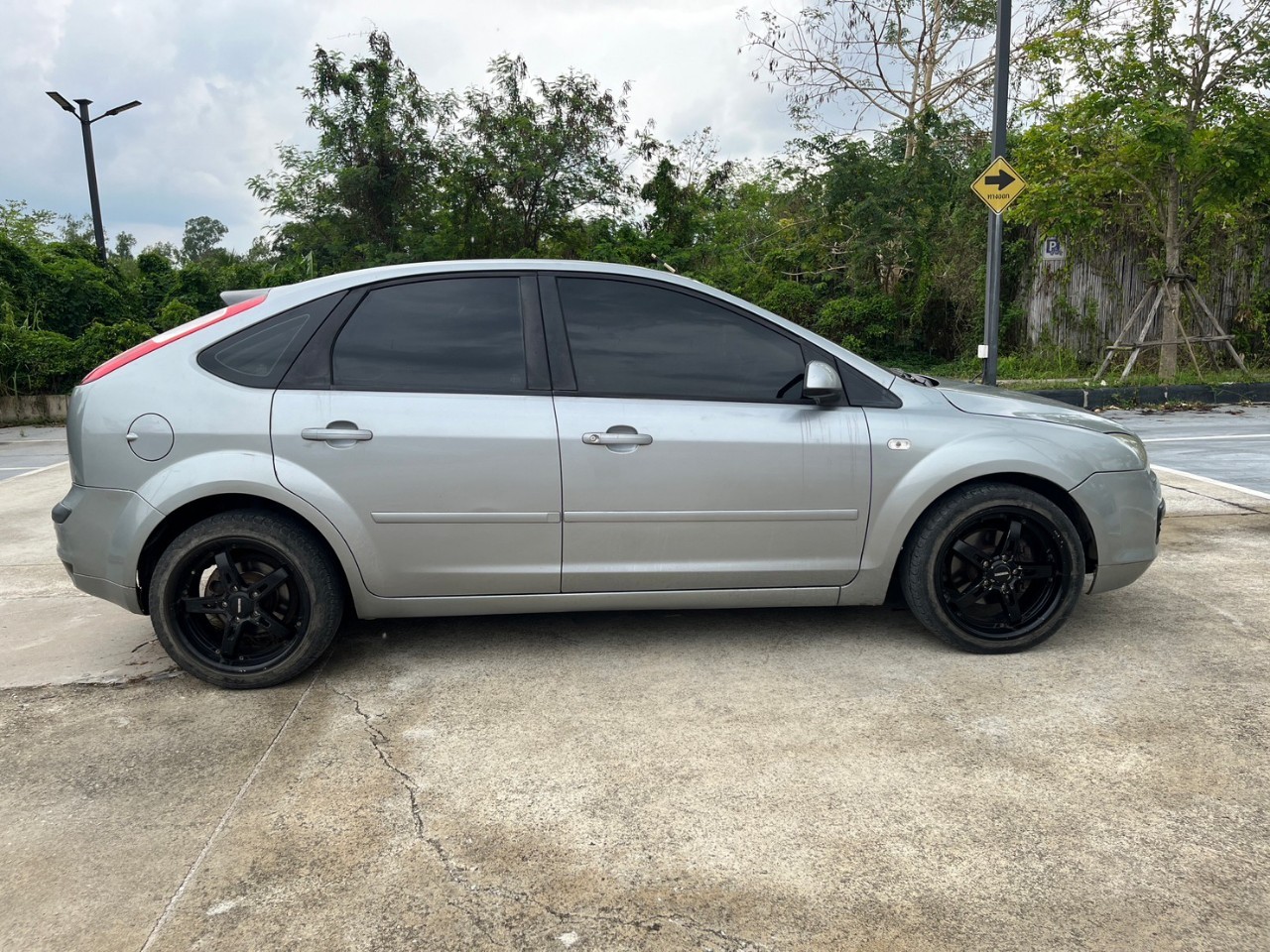 2006 Ford Focus สีเทา (รูปที่ 10)