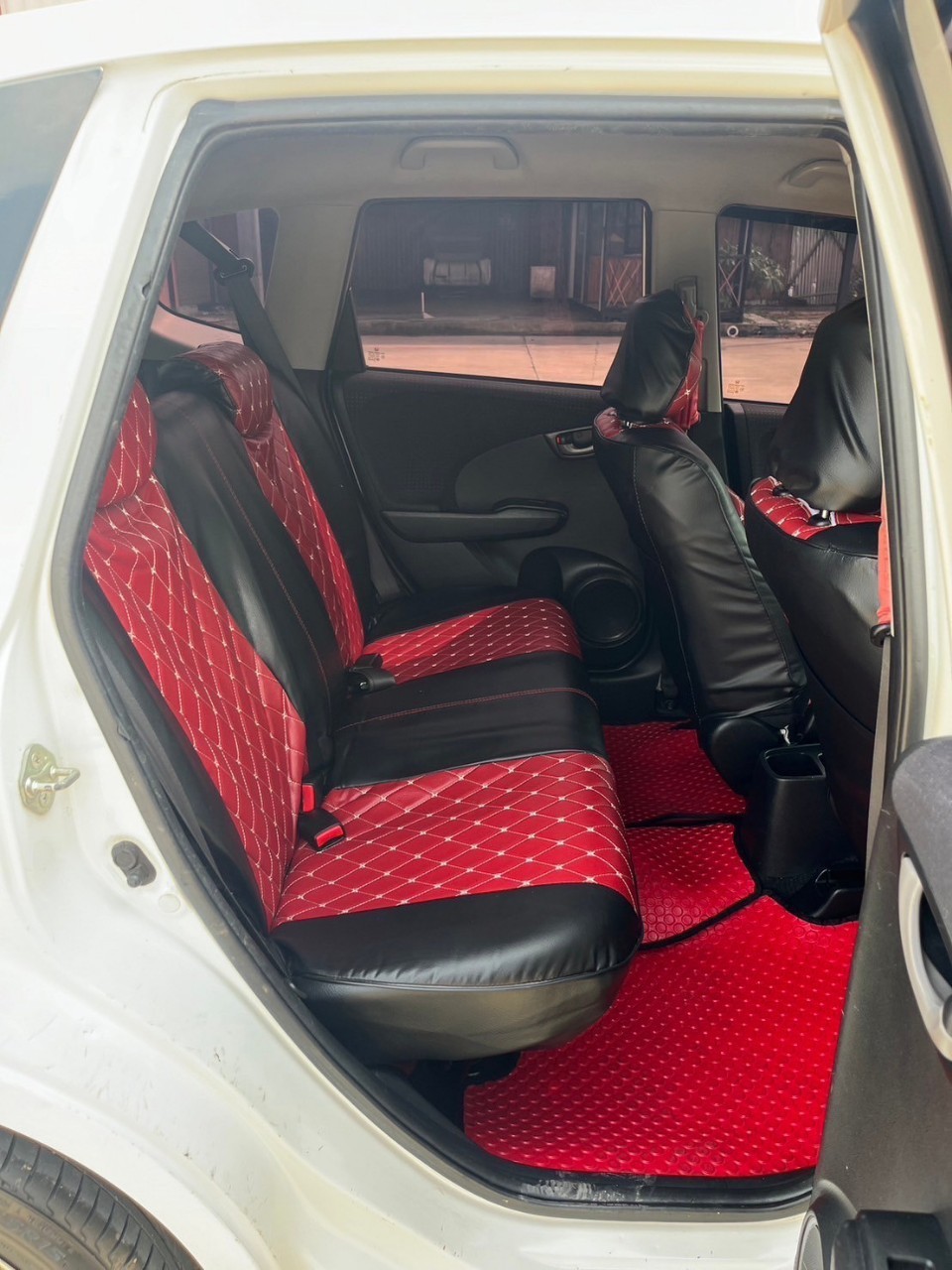 2008 Honda Jazz GE สีขาว (รูปที่ 8)