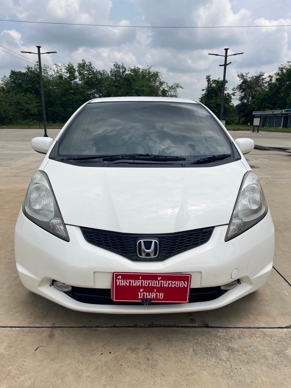 2010 Honda Jazz GE สีขาว (รูปที่ 18)
