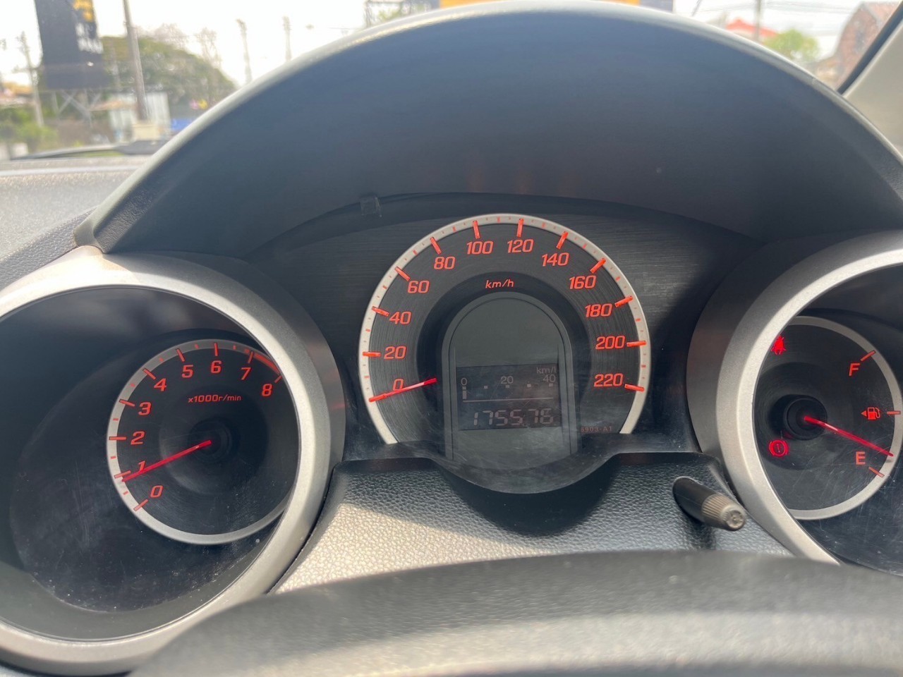 2010 Honda Jazz GE สีขาว (รูปที่ 3)