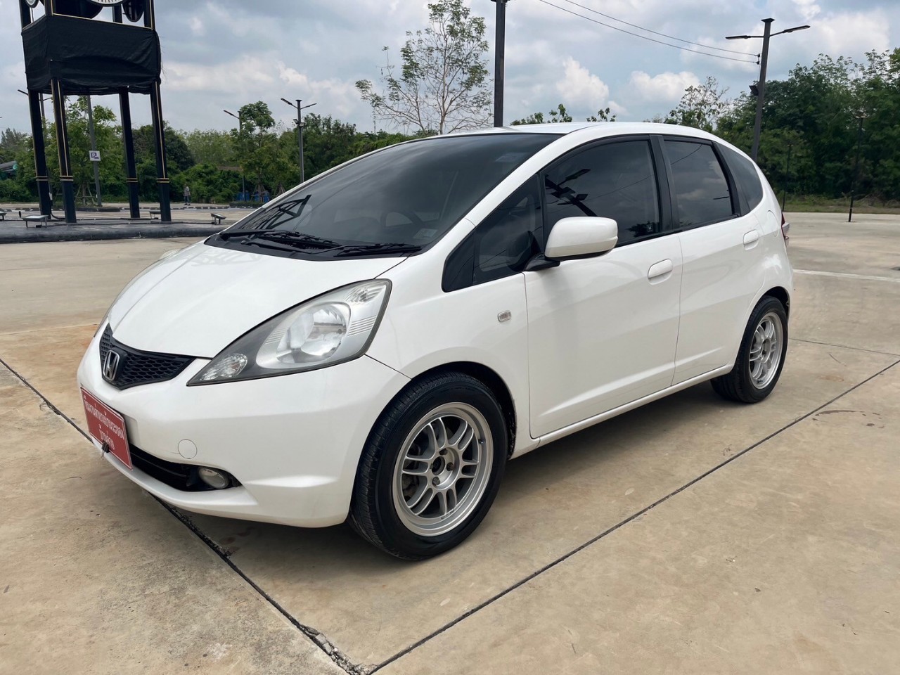 2010 Honda Jazz GE สีขาว (รูปที่ 19)