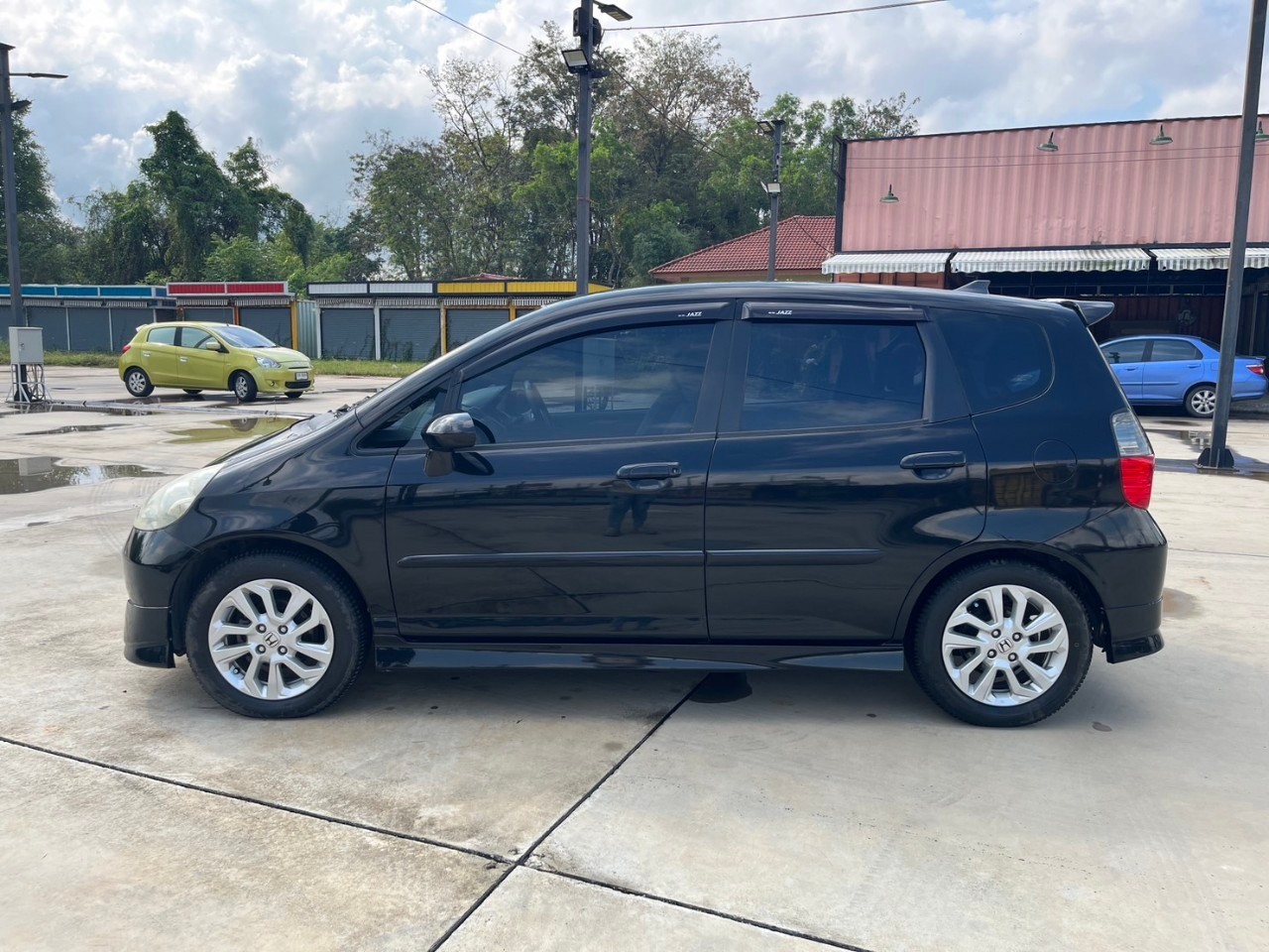 2006 Honda Jazz GD สีดำ (รูปที่ 16)