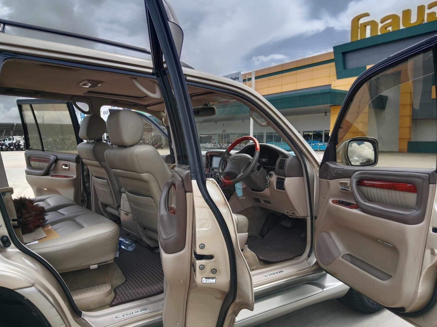 2001 Lexus LX470 SUV 4WD 4.7 CYGNUS สีน้ำตาล (รูปที่ 6)