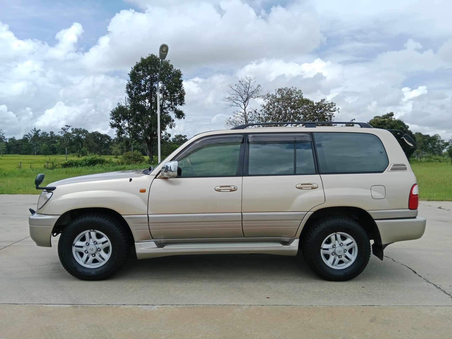 2001 Lexus LX470 SUV 4WD 4.7 CYGNUS สีน้ำตาล