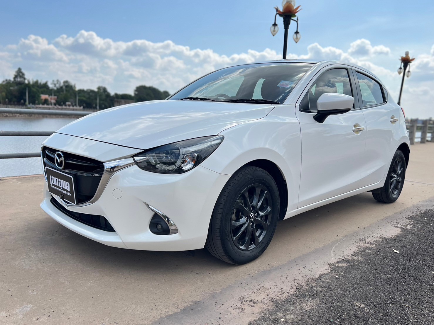 2019 Mazda 3 Sedan สีขาว