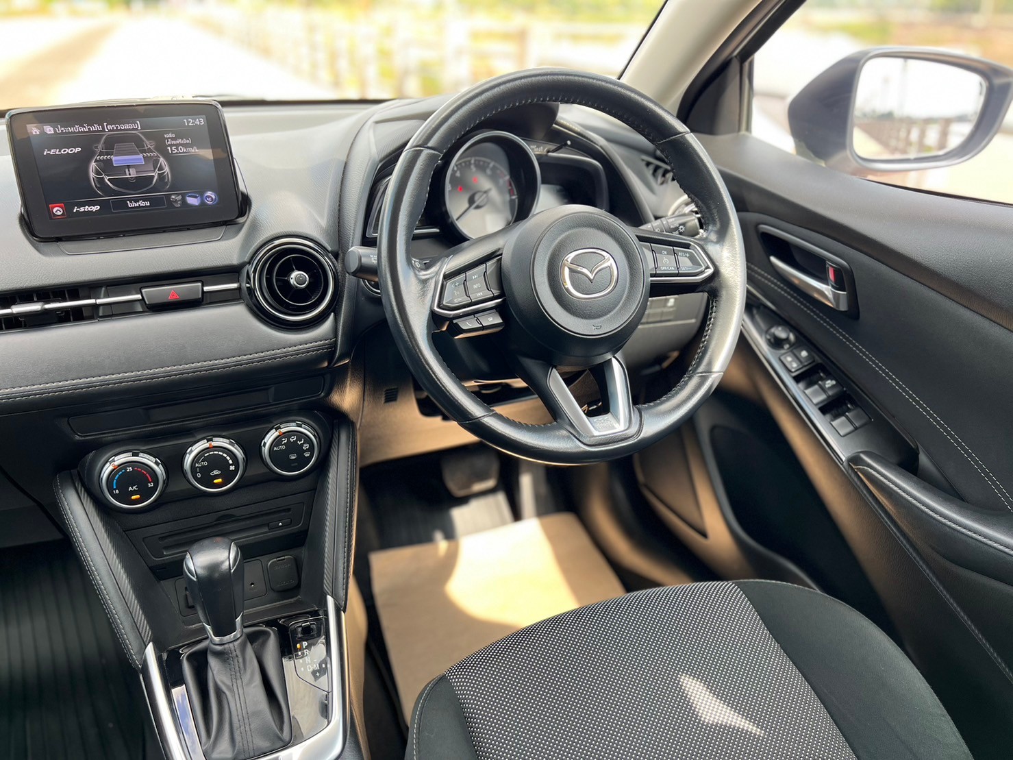 2019 Mazda 3 Sedan สีขาว