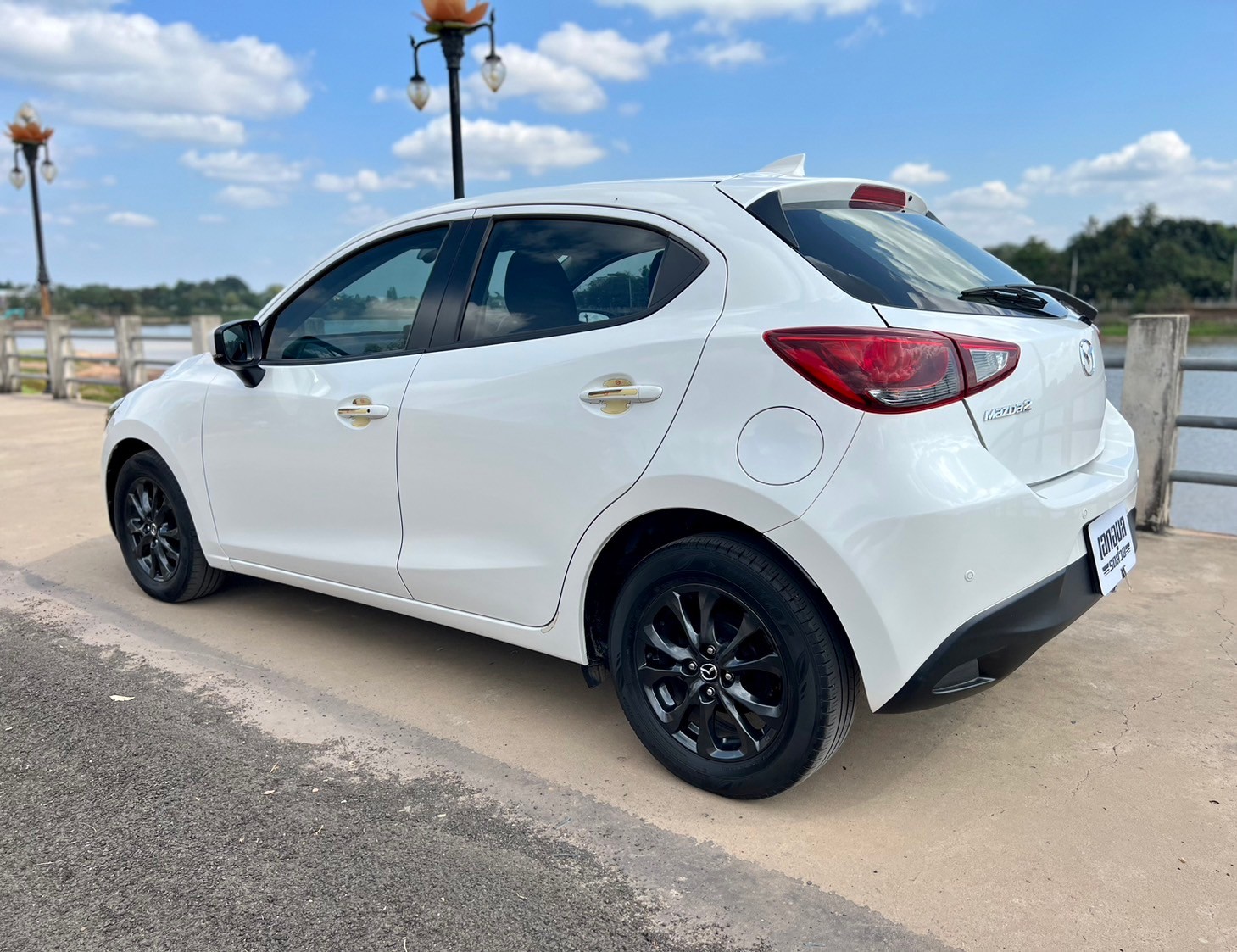 2019 Mazda 3 Sedan สีขาว