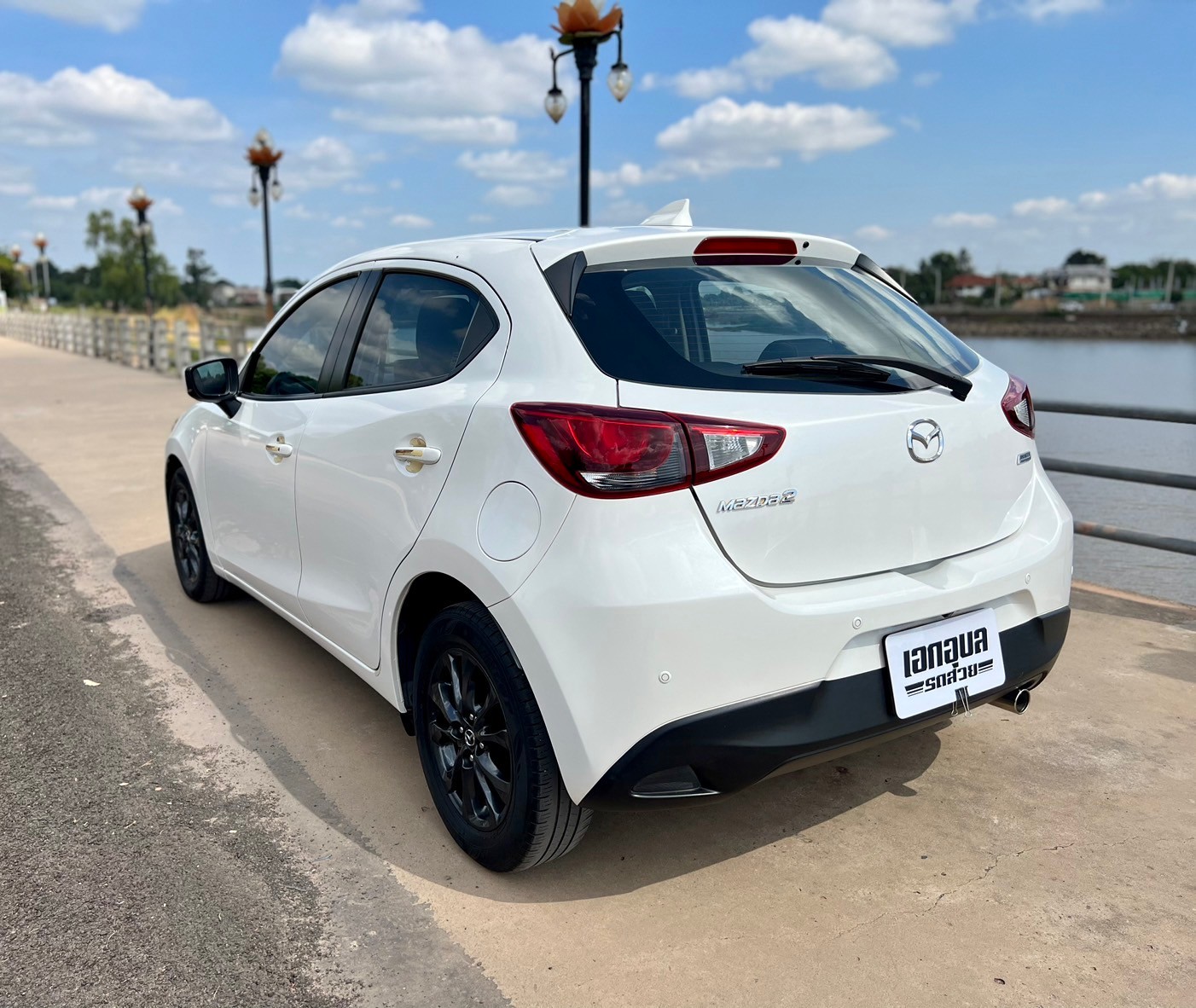 2019 Mazda 3 Sedan สีขาว