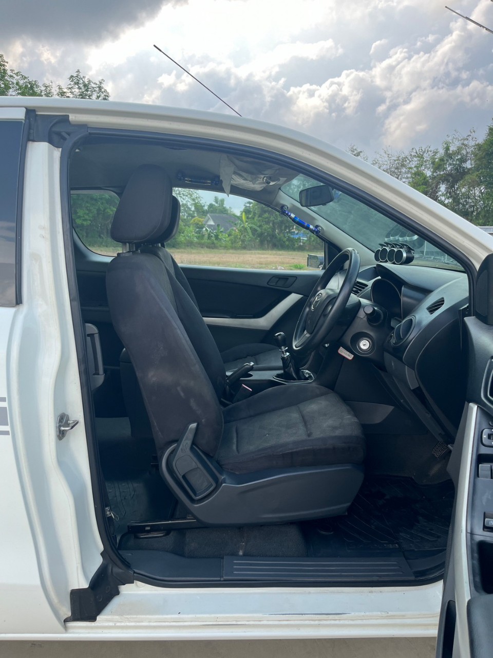 2015 Mazda BT-50 Double Cab สีขาว (รูปที่ 12)