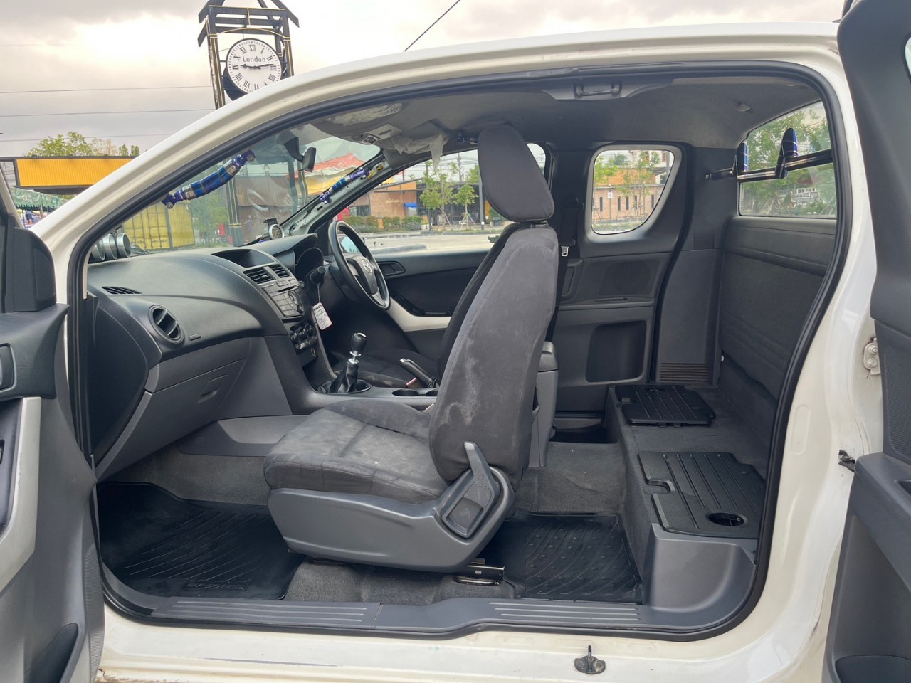 2015 Mazda BT-50 Double Cab สีขาว (รูปที่ 5)