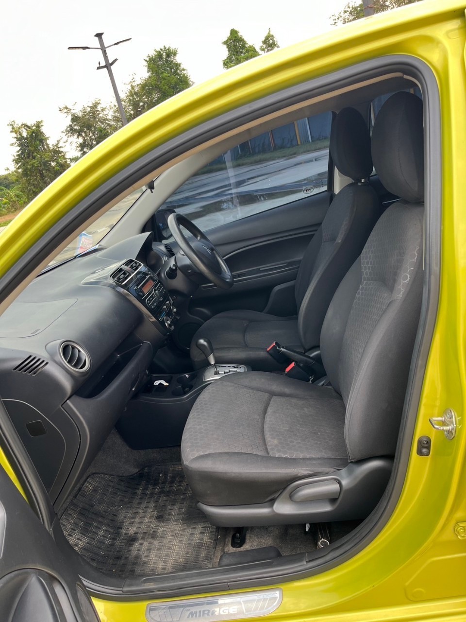 2012 Mitsubishi Mirage สีเขียว (รูปที่ 5)