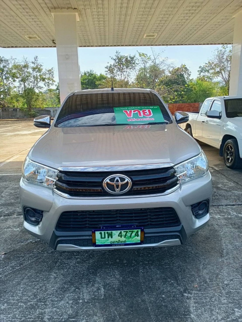 2018 Toyota Hilux Revo Prerunner สีเงิน (รูปที่ 13)