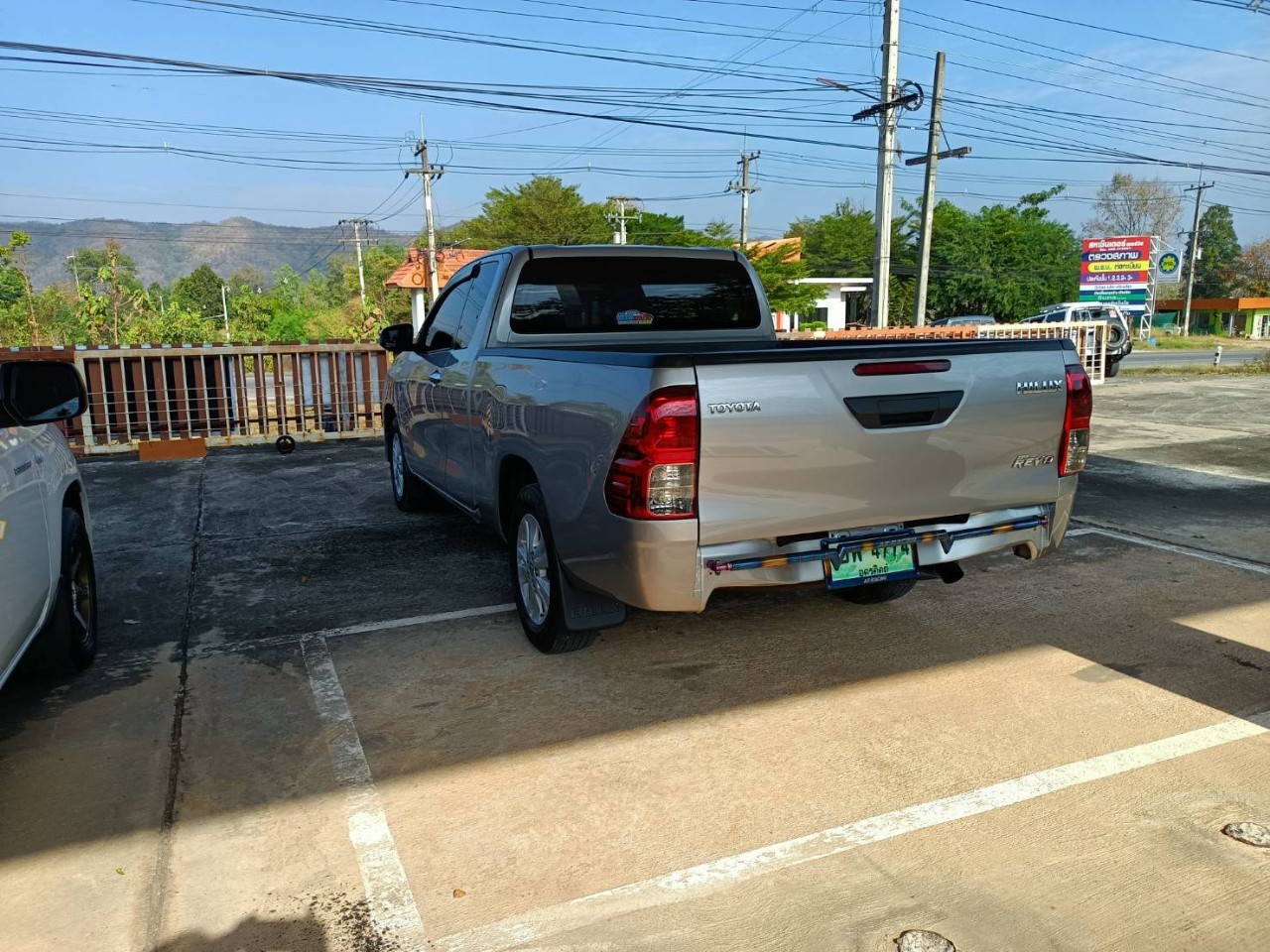 2018 Toyota Hilux Revo Prerunner สีเงิน