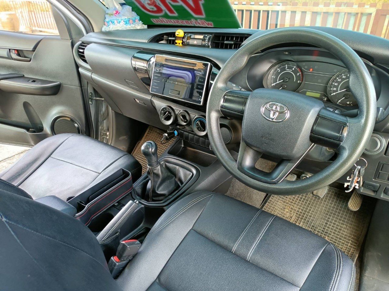 2018 Toyota Hilux Revo Prerunner สีเงิน (รูปที่ 8)