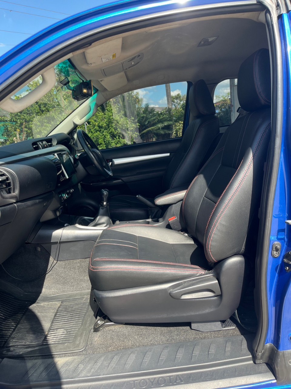 2015 Toyota Hilux Revo Smart cab สีน้ำเงิน (รูปที่ 5)