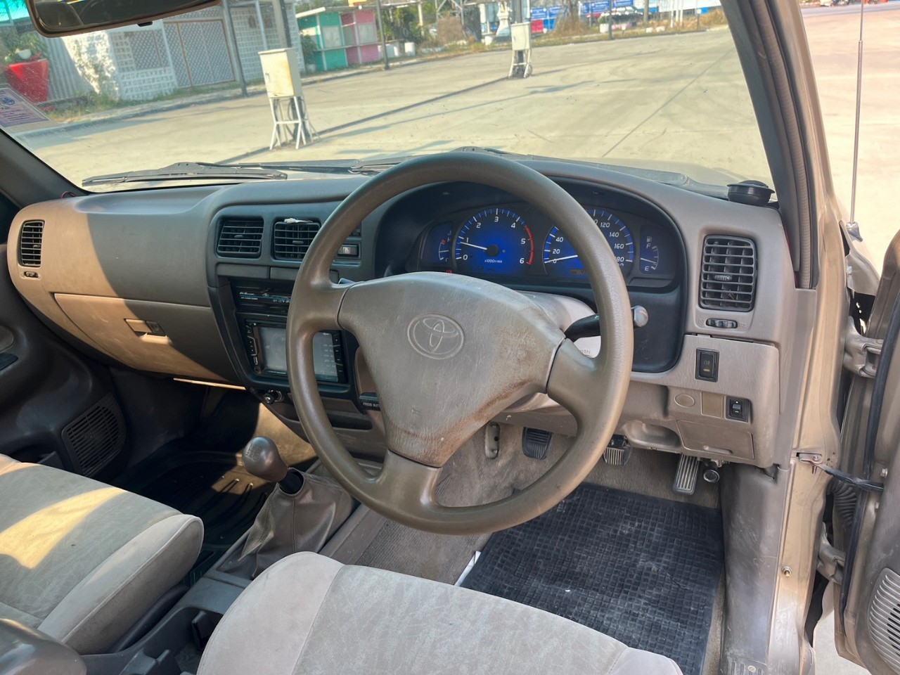2003 Toyota Tiger 2.5 สีน้ำตาล (รูปที่ 10)