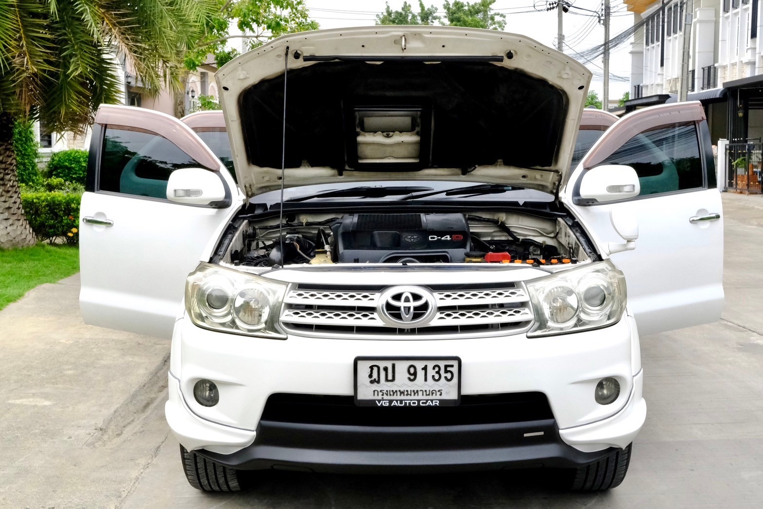 Toyota Fortuner 3.0V TRD 4wd ปี 2010 ออโต้ ดีเซล สีขาว ไมล์ 18x,xxx Km. (รูปที่ 16)