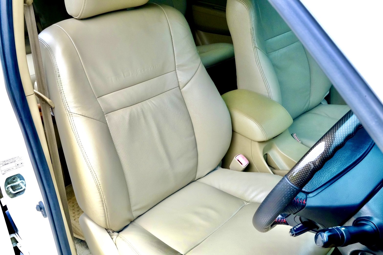 Toyota Fortuner 3.0V TRD 4wd ปี 2010 ออโต้ ดีเซล สีขาว ไมล์ 18x,xxx Km. (รูปที่ 26)